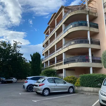 Апартаменты Superbe Avec Parking Prive, Proche Commerces Et Люссиана