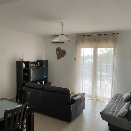 Superbe Avec Parking Prive, Proche Commerces Et Люссиана