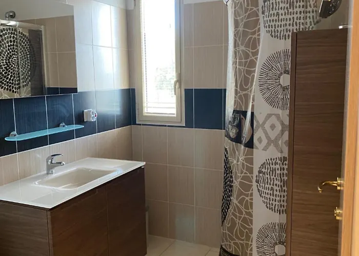 Superbe Avec Parking Privé, Proche Commerces Et Appartamento Lucciana (Corsica)